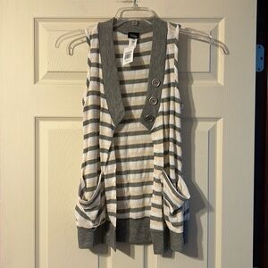NWT Vintage Vanity Grey, Beige, & White Striped Sleeveless Cardigan Small